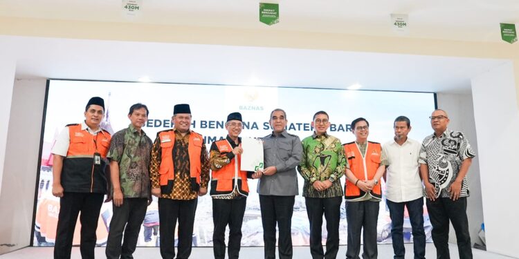 Muzani Serahkan Rp 500 juta Hasil Lelang Sapi ke Baznas untuk Korban Bencana Sumbar