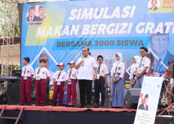 Muzani Tinjau Simulasi 3 Ribu Siswa Makan Bergizi Gratis di Batang, Jawa Tengah